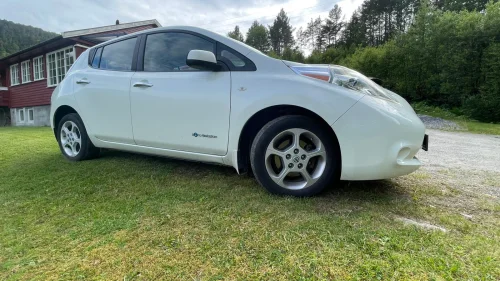 NISSAN LEAF