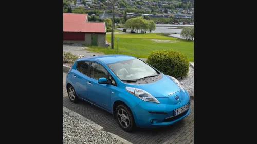 NISSAN LEAF