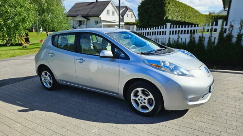 NISSAN LEAF