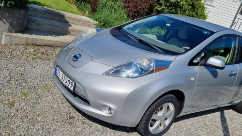 NISSAN LEAF
