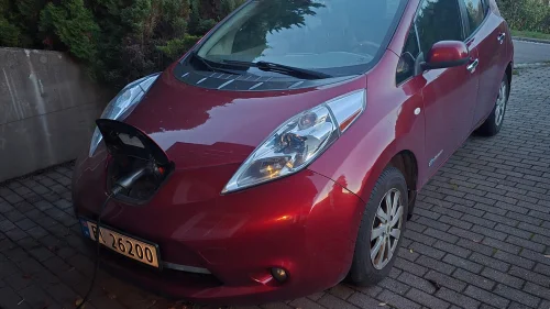 NISSAN LEAF