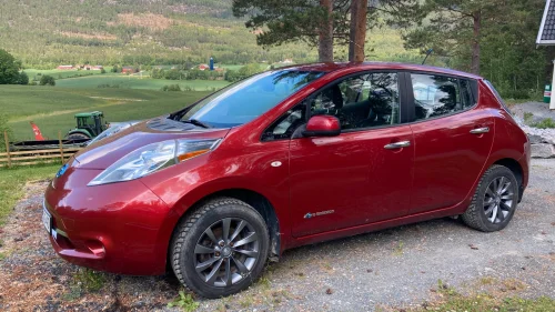 NISSAN LEAF