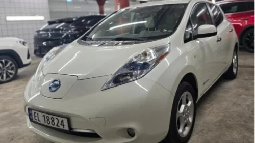 NISSAN LEAF ryggekamera s+v dekk eu ok til 10.2026