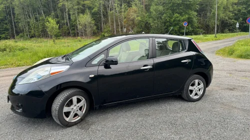 NISSAN LEAF