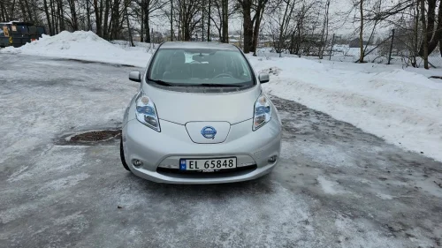 NISSAN LEAF