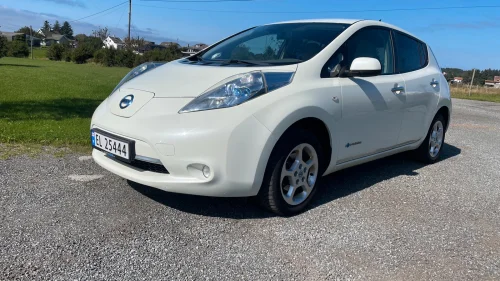 NISSAN LEAF