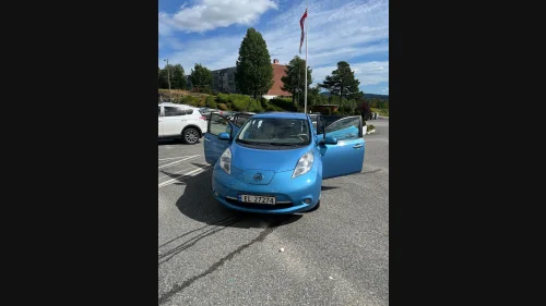 NISSAN LEAF