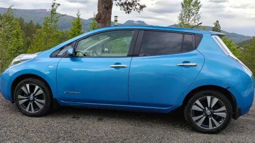NISSAN LEAF