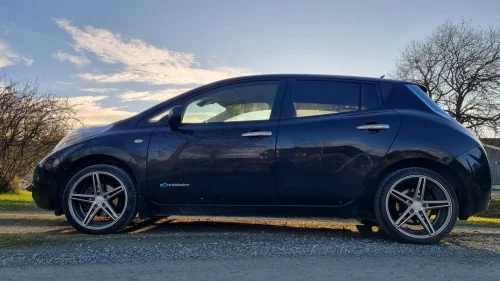 NISSAN LEAF