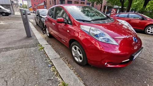 NISSAN LEAF