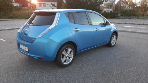 NISSAN LEAF