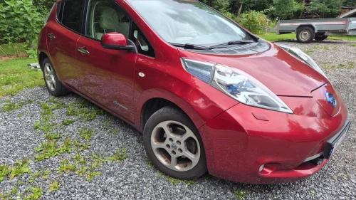 NISSAN LEAF