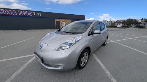 NISSAN LEAF