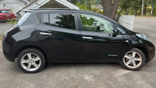 NISSAN LEAF
