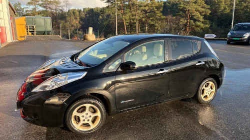 NISSAN LEAF