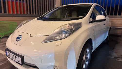 NISSAN LEAF