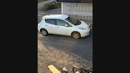 NISSAN LEAF