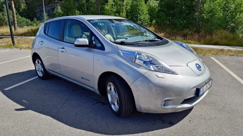 NISSAN LEAF