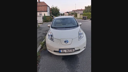 NISSAN LEAF
