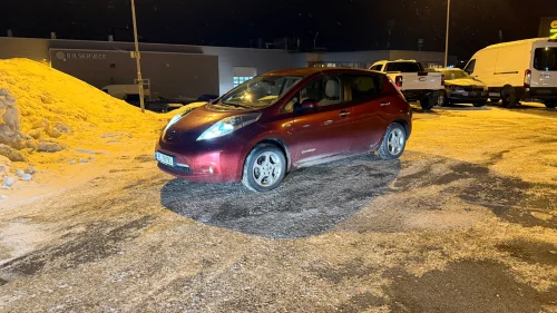 NISSAN LEAF