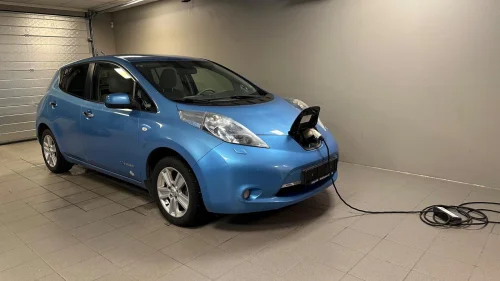 NISSAN LEAF
