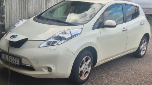NISSAN LEAF