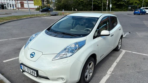 NISSAN LEAF