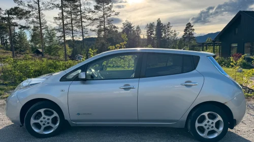 NISSAN LEAF