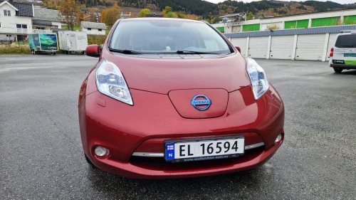 NISSAN LEAF
