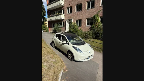 NISSAN LEAF