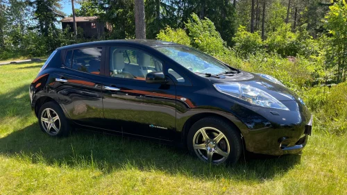 NISSAN LEAF