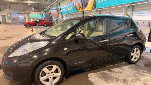 NISSAN LEAF