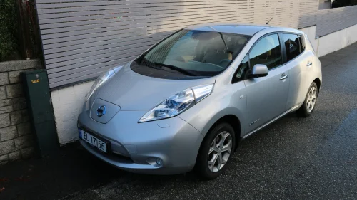 NISSAN LEAF