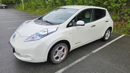 NISSAN LEAF