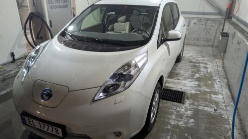 NISSAN LEAF