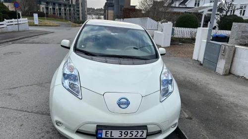 NISSAN LEAF