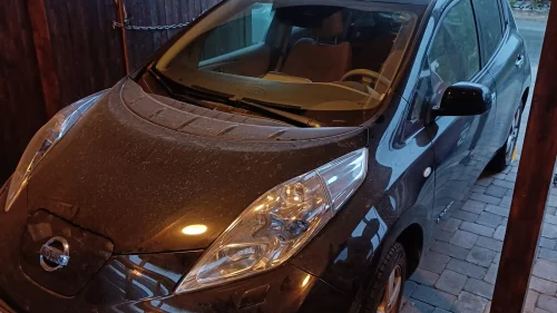 NISSAN LEAF
