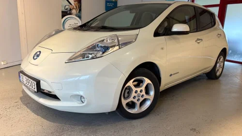 NISSAN LEAF EU 03.2026 // LAV KM // 1 EIER // R.KAM // SE PRIS ++!!