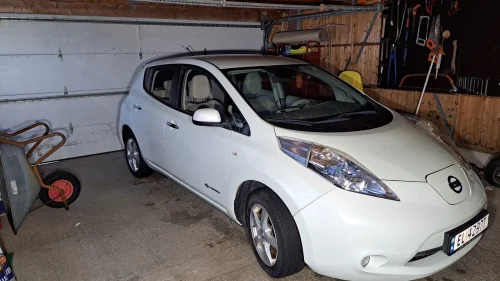 NISSAN LEAF