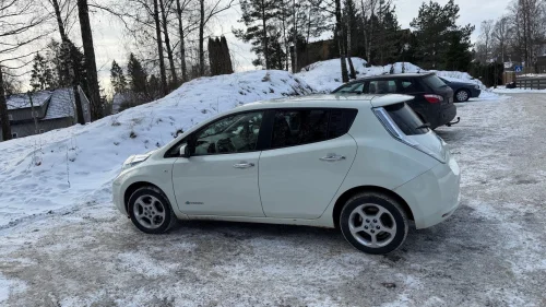 NISSAN LEAF