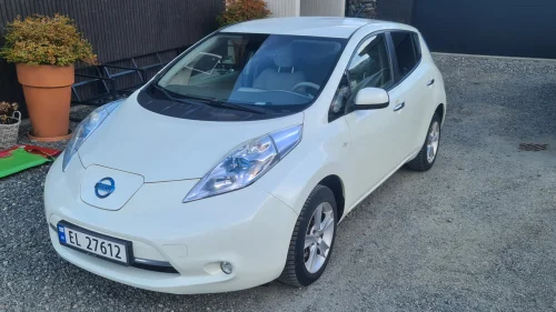 NISSAN LEAF