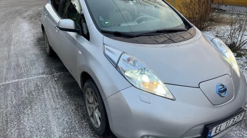 NISSAN LEAF