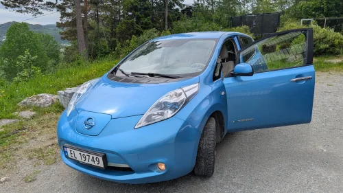 NISSAN LEAF