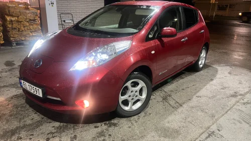 NISSAN LEAF