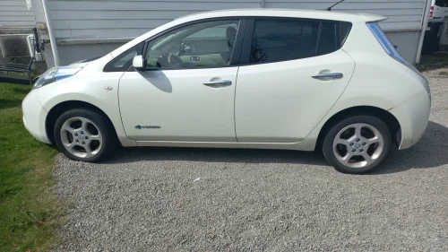 NISSAN LEAF