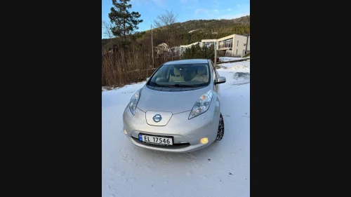NISSAN LEAF