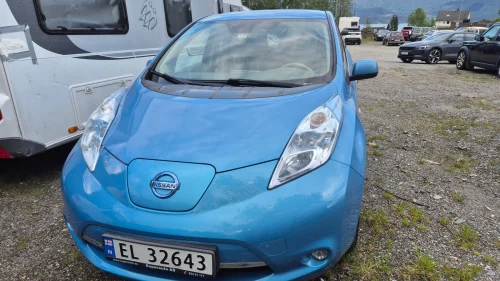 NISSAN LEAF