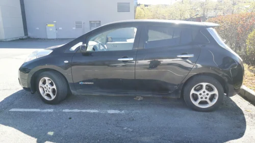 NISSAN LEAF