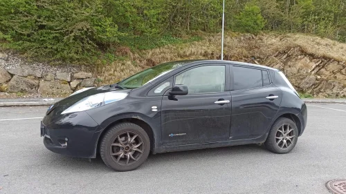 NISSAN LEAF