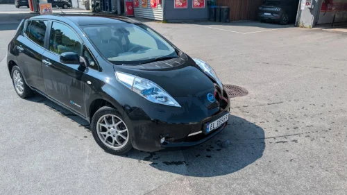 NISSAN LEAF